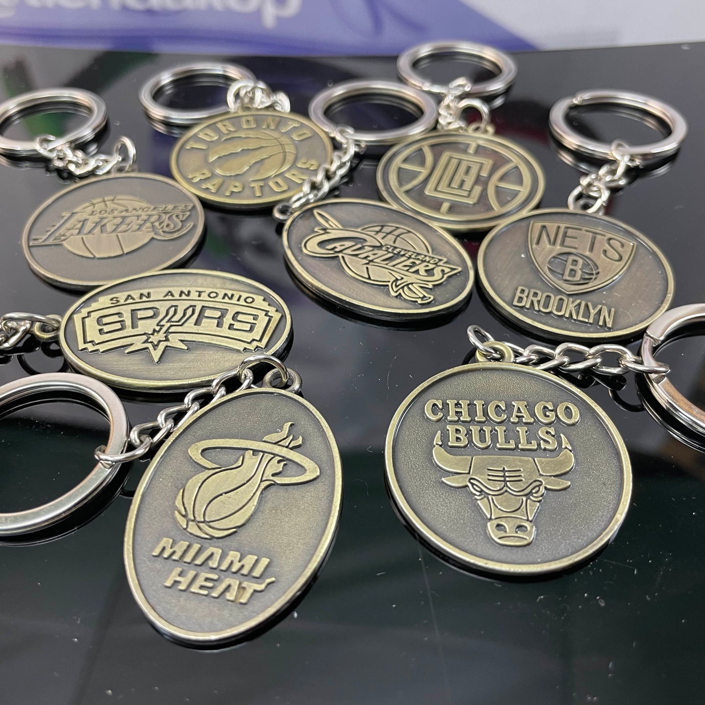 LLaveros NBA metalicos